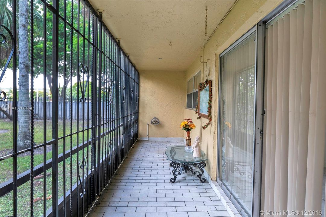 Recently Sold: $160,000 (1 beds, 1 baths, 948 Square Feet)