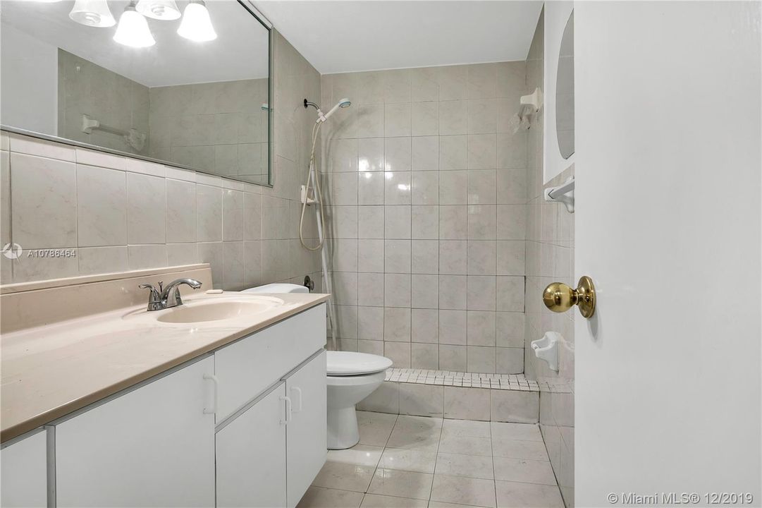 Recently Sold: $160,000 (1 beds, 1 baths, 948 Square Feet)