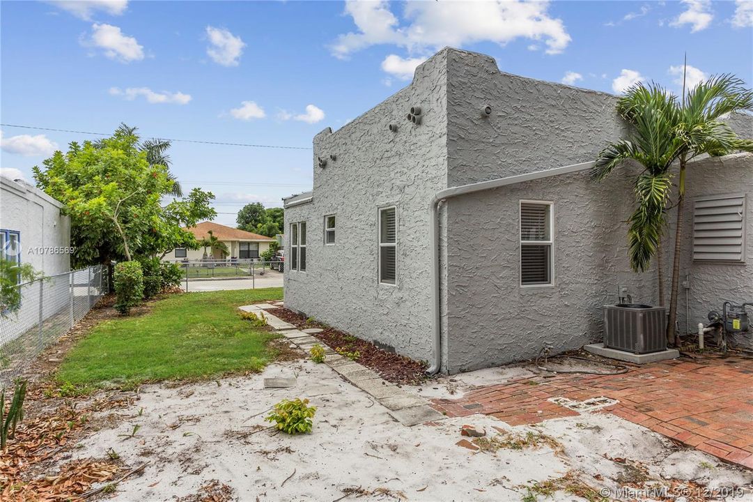 Vendido Recientemente: $219,900 (4 camas, 2 baños, 974 Pies cuadrados)