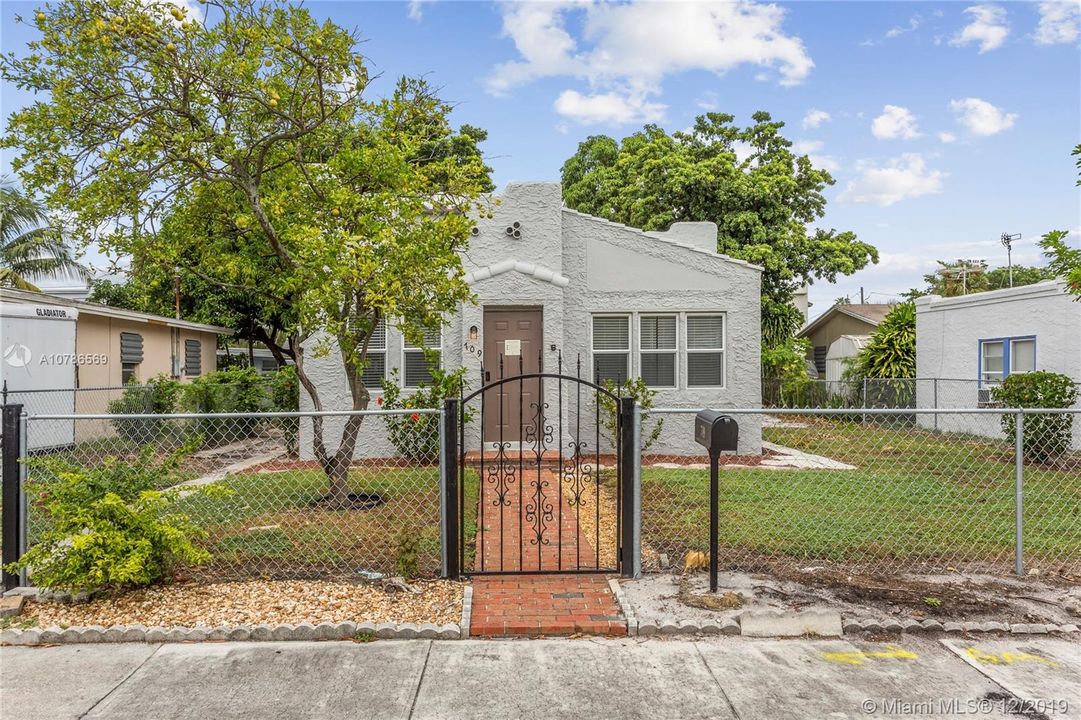 Vendido Recientemente: $219,900 (4 camas, 2 baños, 974 Pies cuadrados)