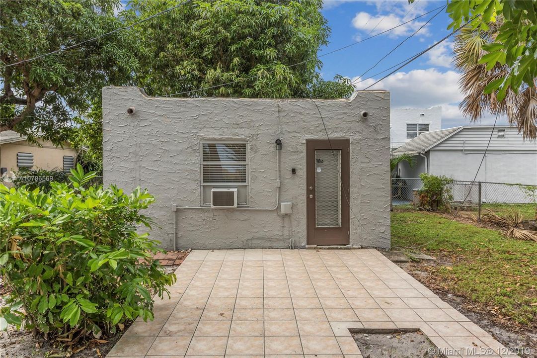 Vendido Recientemente: $219,900 (4 camas, 2 baños, 974 Pies cuadrados)