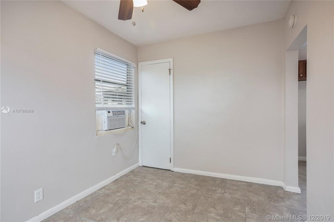 Vendido Recientemente: $219,900 (4 camas, 2 baños, 974 Pies cuadrados)