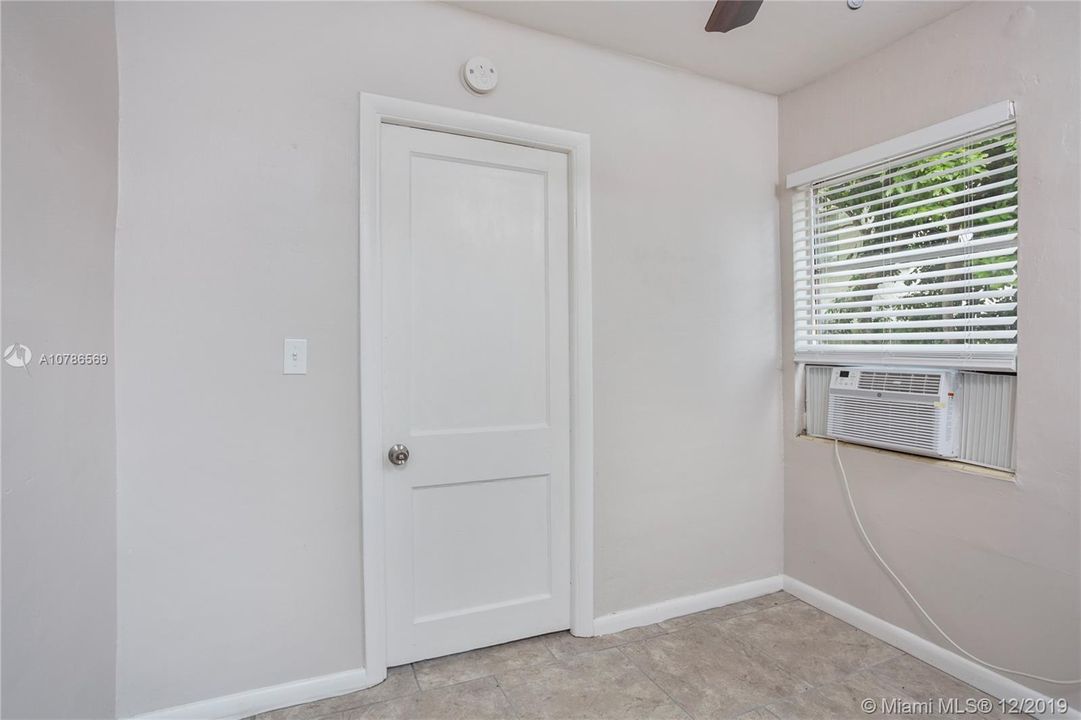 Vendido Recientemente: $219,900 (4 camas, 2 baños, 974 Pies cuadrados)