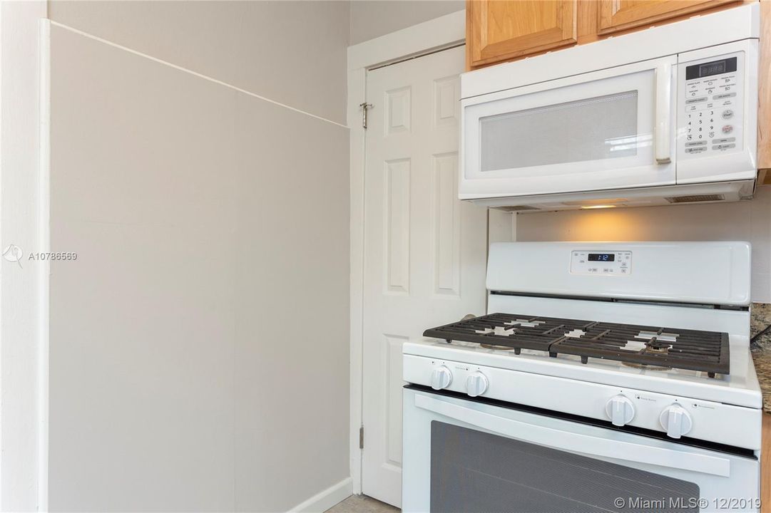 Vendido Recientemente: $219,900 (4 camas, 2 baños, 974 Pies cuadrados)