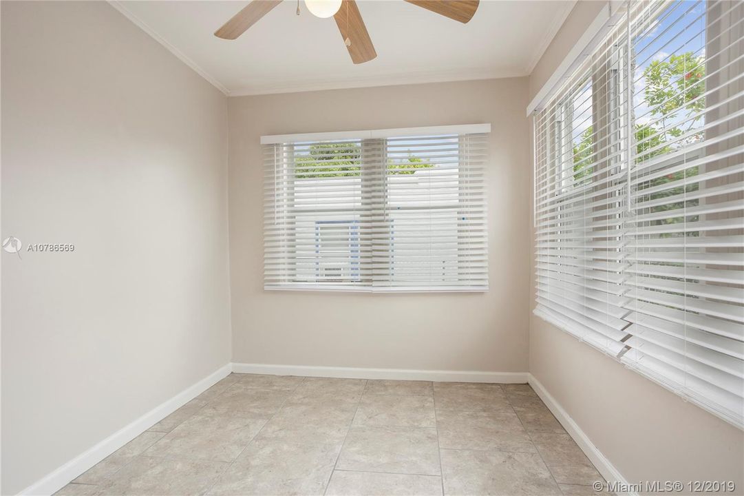 Vendido Recientemente: $219,900 (4 camas, 2 baños, 974 Pies cuadrados)