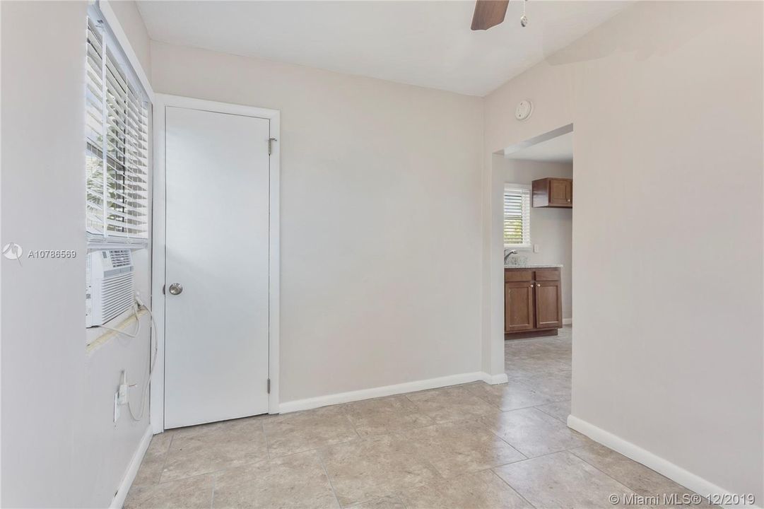 Vendido Recientemente: $219,900 (4 camas, 2 baños, 974 Pies cuadrados)