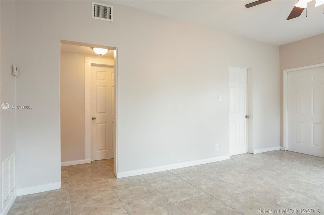 Vendido Recientemente: $219,900 (4 camas, 2 baños, 974 Pies cuadrados)