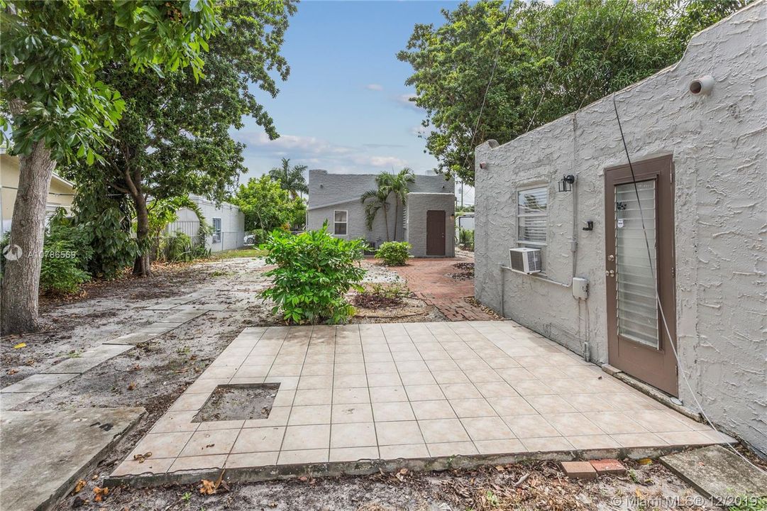 Vendido Recientemente: $219,900 (4 camas, 2 baños, 974 Pies cuadrados)
