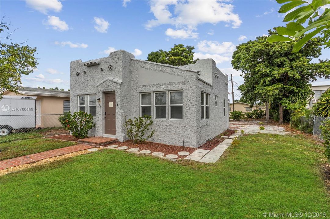 Vendido Recientemente: $219,900 (4 camas, 2 baños, 974 Pies cuadrados)