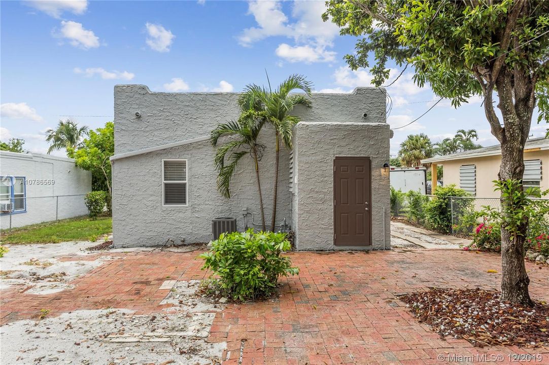 Vendido Recientemente: $219,900 (4 camas, 2 baños, 974 Pies cuadrados)