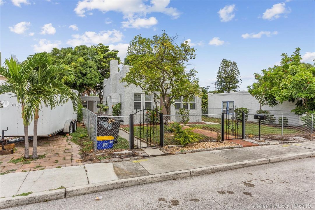 Vendido Recientemente: $219,900 (4 camas, 2 baños, 974 Pies cuadrados)