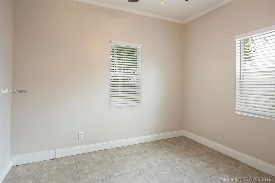Vendido Recientemente: $219,900 (4 camas, 2 baños, 974 Pies cuadrados)