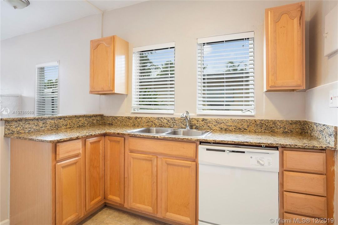 Vendido Recientemente: $219,900 (4 camas, 2 baños, 974 Pies cuadrados)
