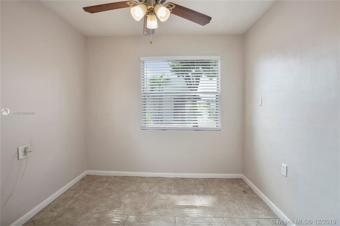 Vendido Recientemente: $219,900 (4 camas, 2 baños, 974 Pies cuadrados)