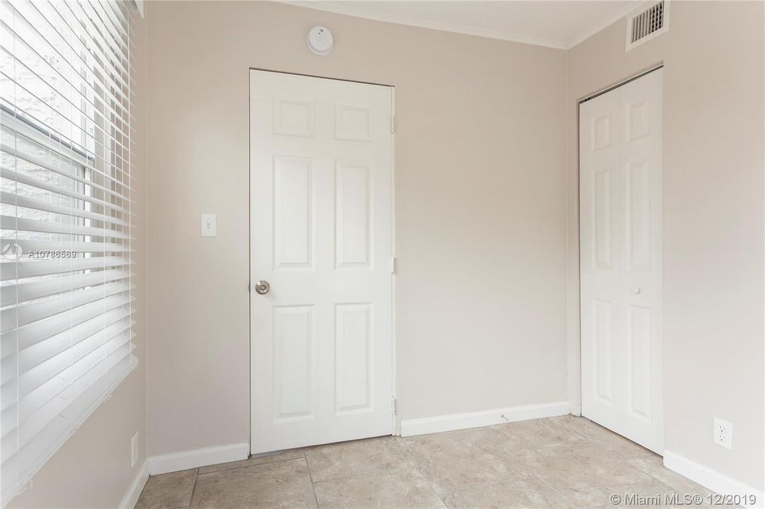 Vendido Recientemente: $219,900 (4 camas, 2 baños, 974 Pies cuadrados)