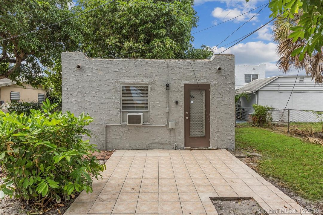 Vendido Recientemente: $219,900 (4 camas, 2 baños, 974 Pies cuadrados)