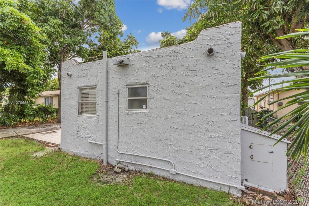 Vendido Recientemente: $219,900 (4 camas, 2 baños, 974 Pies cuadrados)