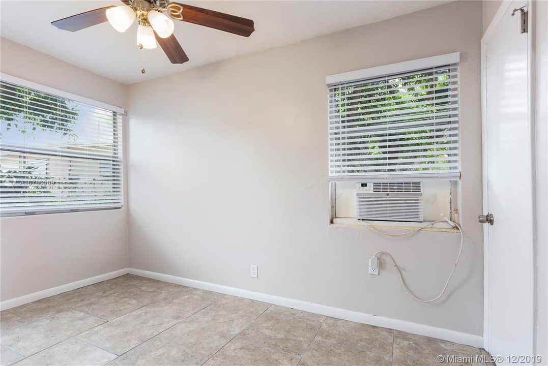 Vendido Recientemente: $219,900 (4 camas, 2 baños, 974 Pies cuadrados)