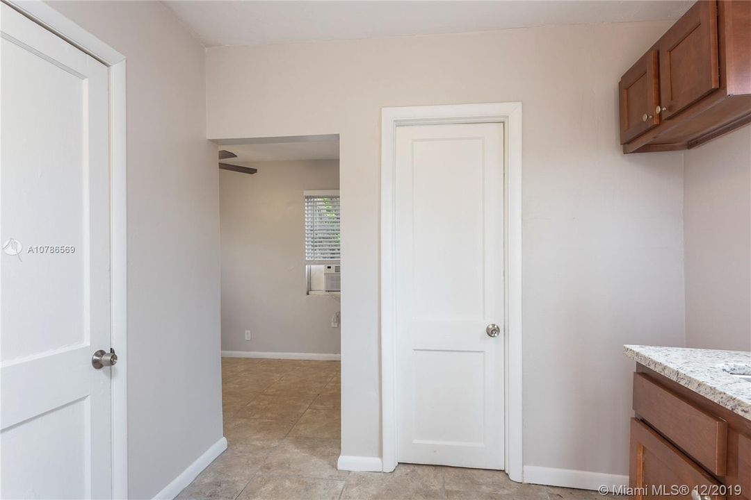 Vendido Recientemente: $219,900 (4 camas, 2 baños, 974 Pies cuadrados)