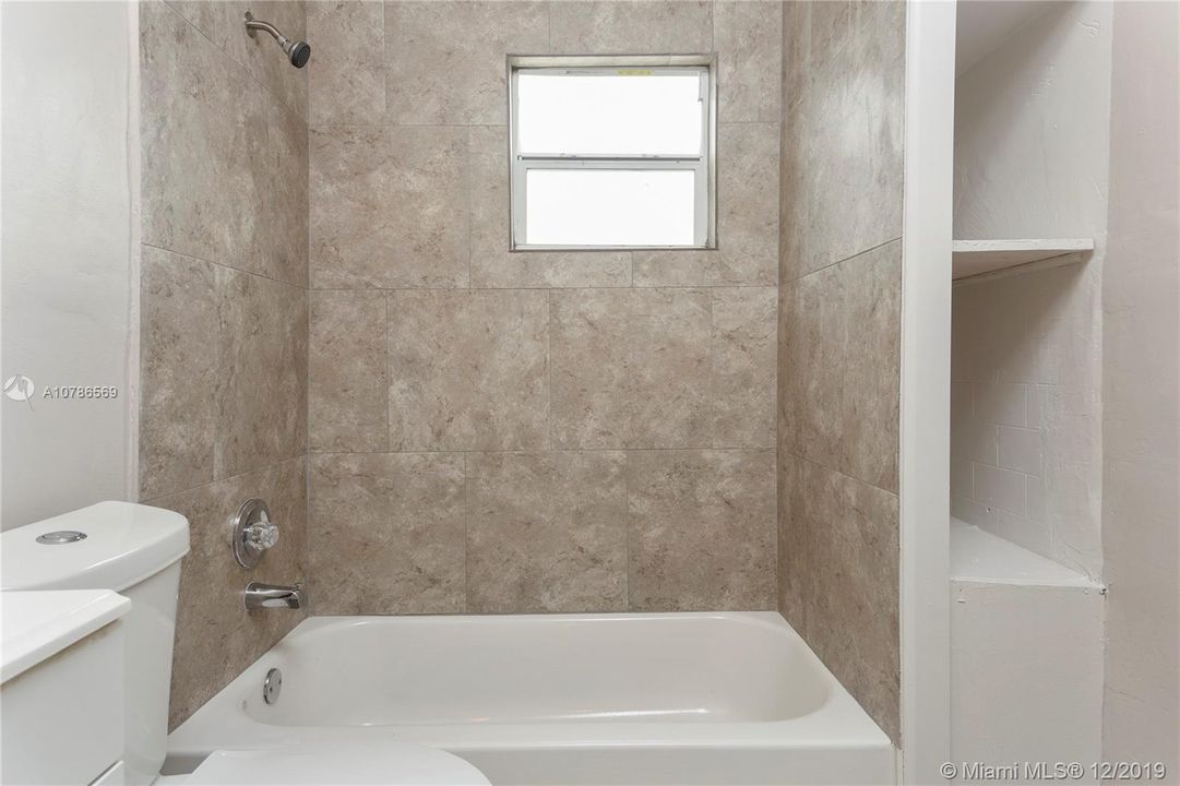 Vendido Recientemente: $219,900 (4 camas, 2 baños, 974 Pies cuadrados)