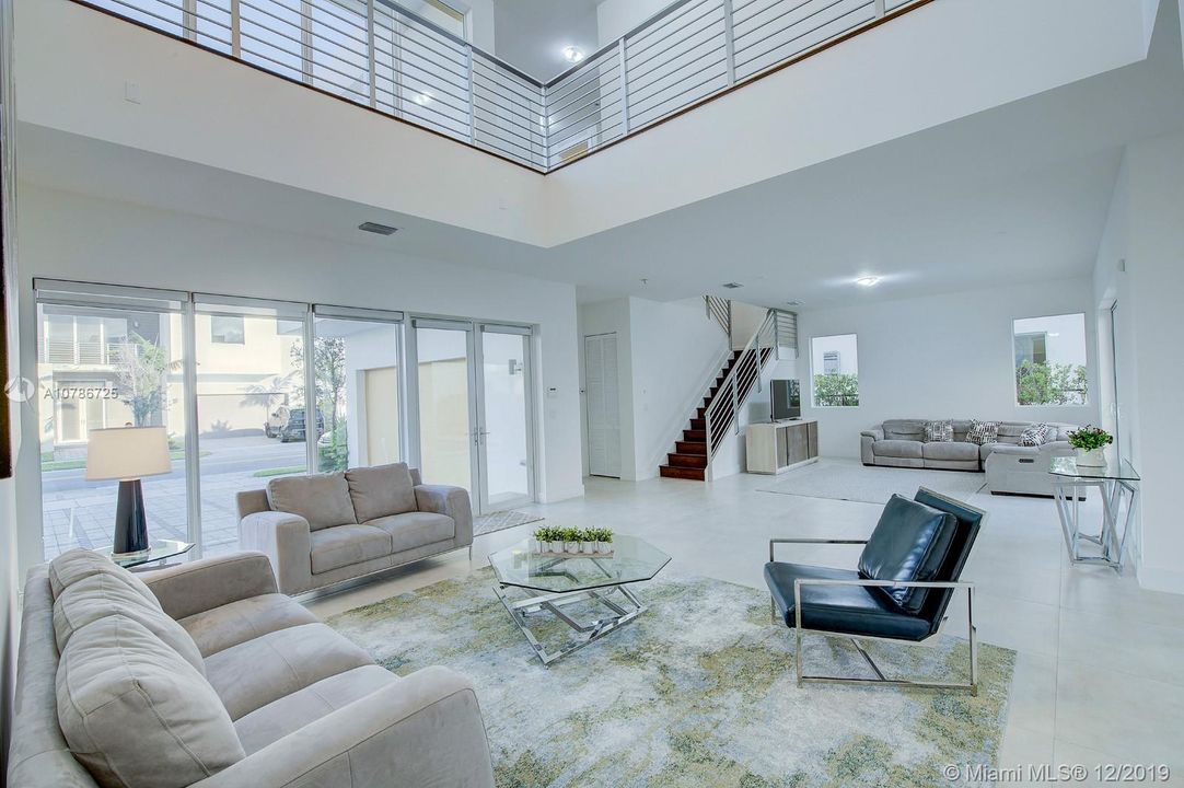 Vendido Recientemente: $850,000 (5 camas, 5 baños, 3690 Pies cuadrados)