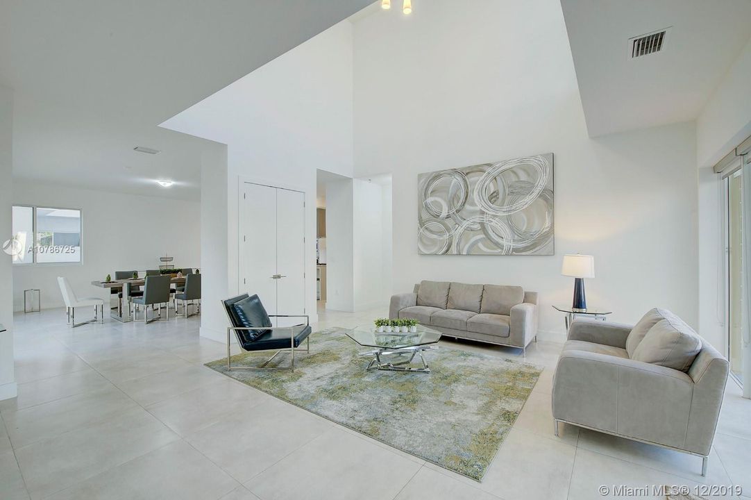 Vendido Recientemente: $850,000 (5 camas, 5 baños, 3690 Pies cuadrados)