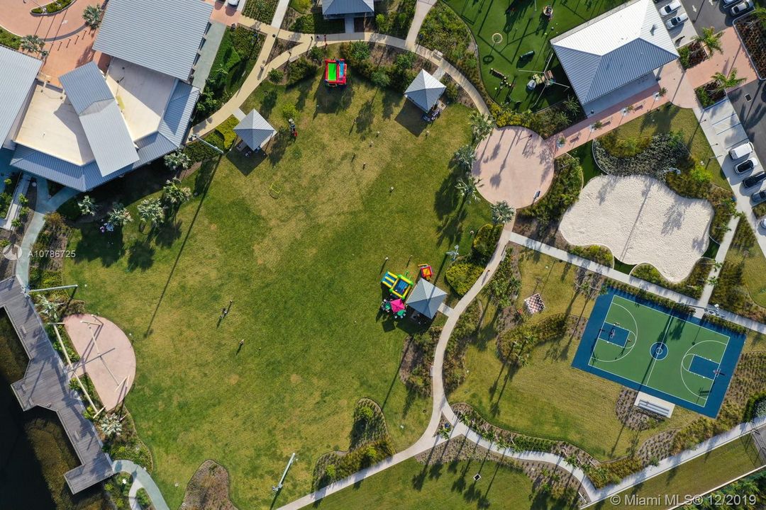 Vendido Recientemente: $850,000 (5 camas, 5 baños, 3690 Pies cuadrados)