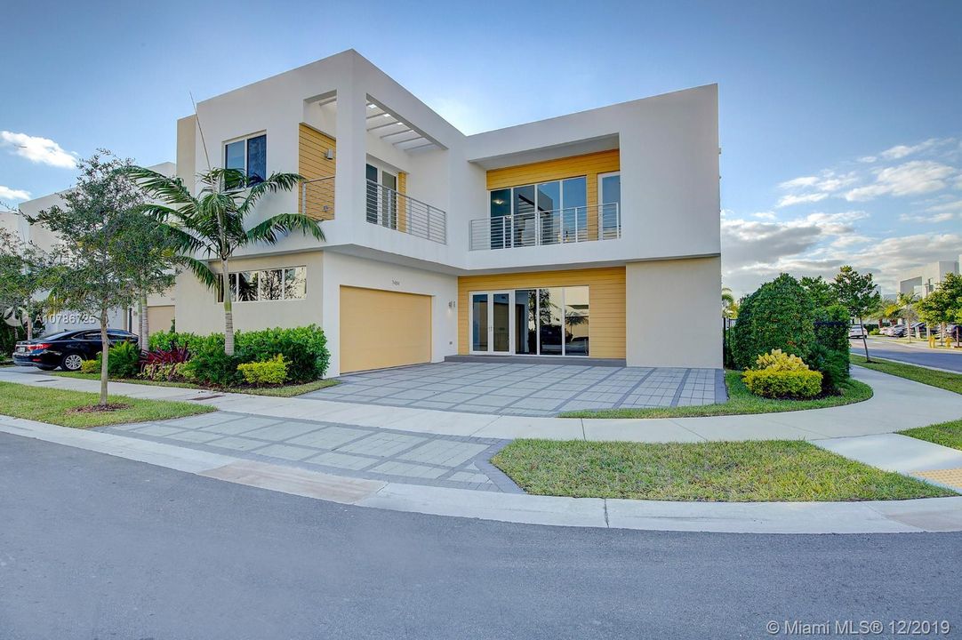 Vendido Recientemente: $850,000 (5 camas, 5 baños, 3690 Pies cuadrados)