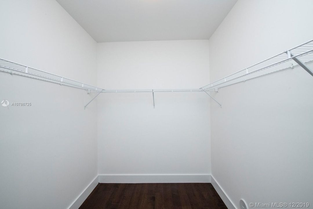 Vendido Recientemente: $850,000 (5 camas, 5 baños, 3690 Pies cuadrados)