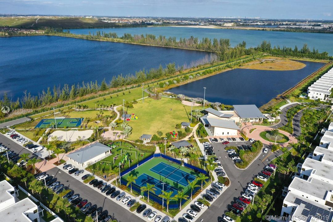 Vendido Recientemente: $850,000 (5 camas, 5 baños, 3690 Pies cuadrados)