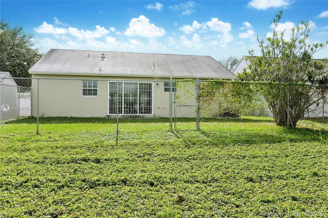 Vendido Recientemente: $275,000 (3 camas, 2 baños, 1425 Pies cuadrados)