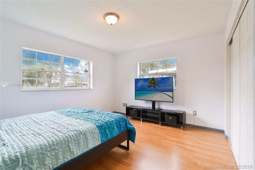Vendido Recientemente: $275,000 (3 camas, 2 baños, 1425 Pies cuadrados)
