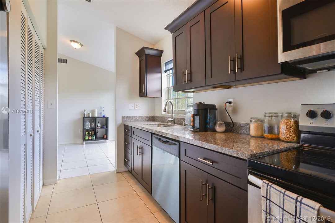 Vendido Recientemente: $275,000 (3 camas, 2 baños, 1425 Pies cuadrados)