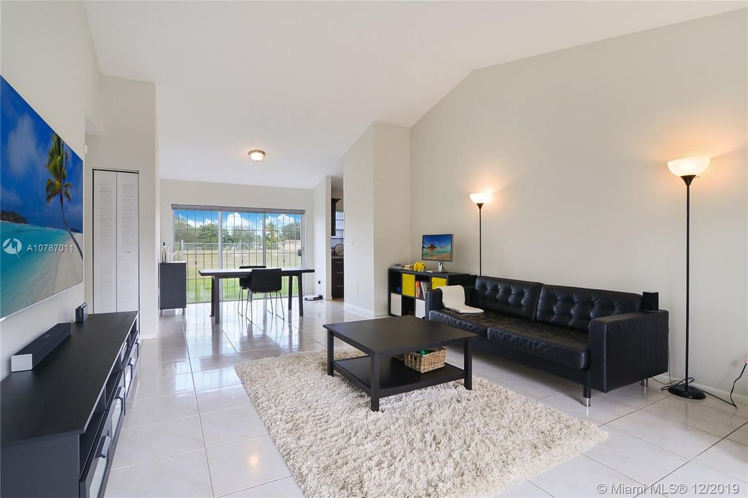 Vendido Recientemente: $275,000 (3 camas, 2 baños, 1425 Pies cuadrados)