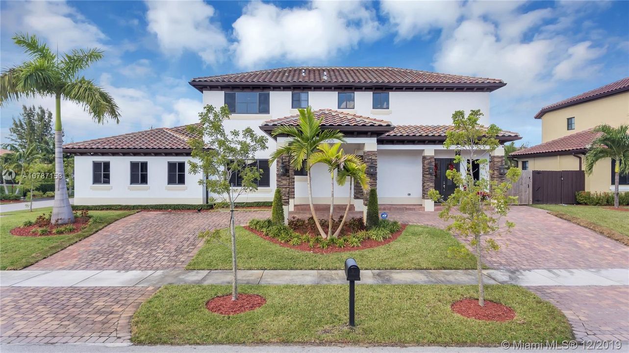 Recently Sold: $1,015,000 (5 beds, 5 baths, 3734 Square Feet)