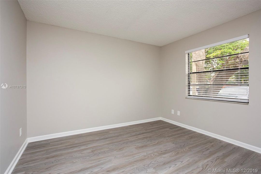 Recently Sold: $159,900 (2 beds, 2 baths, 1098 Square Feet)