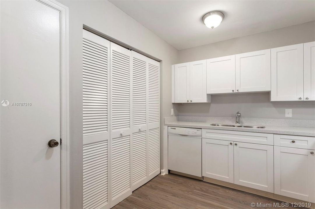 Recently Sold: $159,900 (2 beds, 2 baths, 1098 Square Feet)