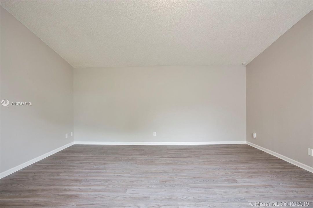 Recently Sold: $159,900 (2 beds, 2 baths, 1098 Square Feet)