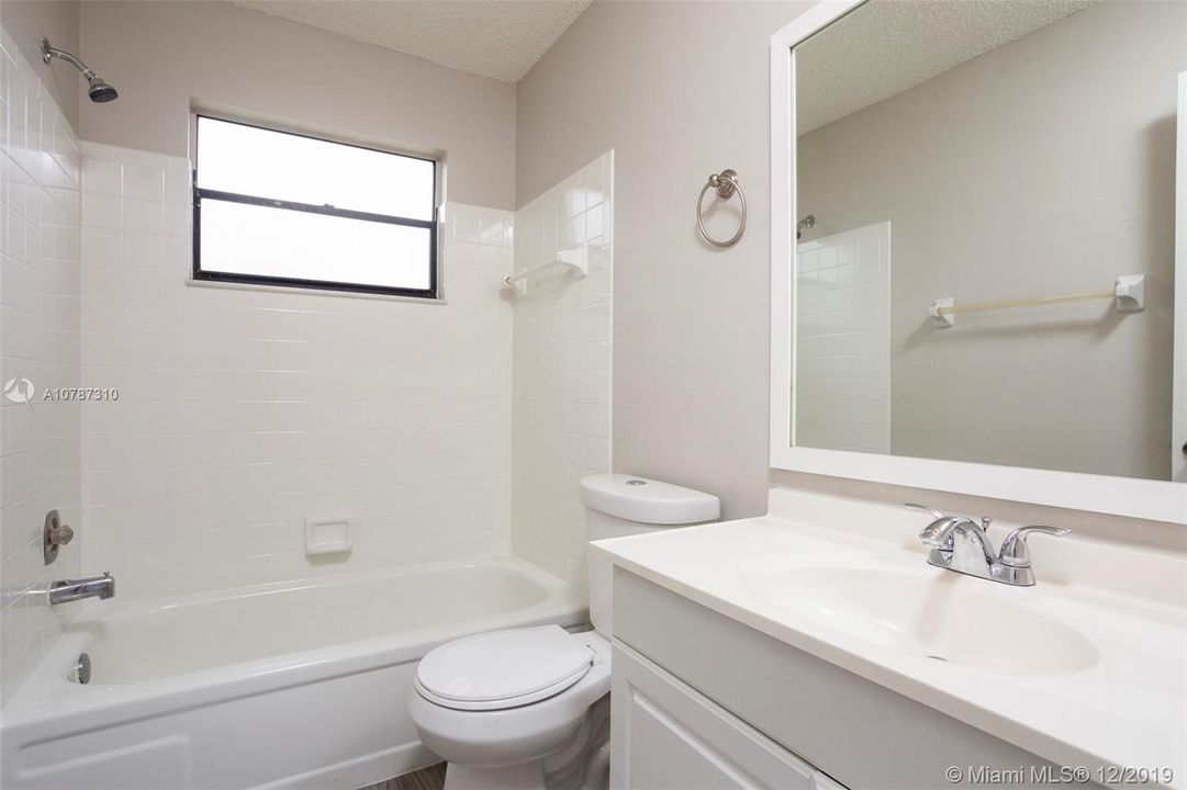 Recently Sold: $159,900 (2 beds, 2 baths, 1098 Square Feet)
