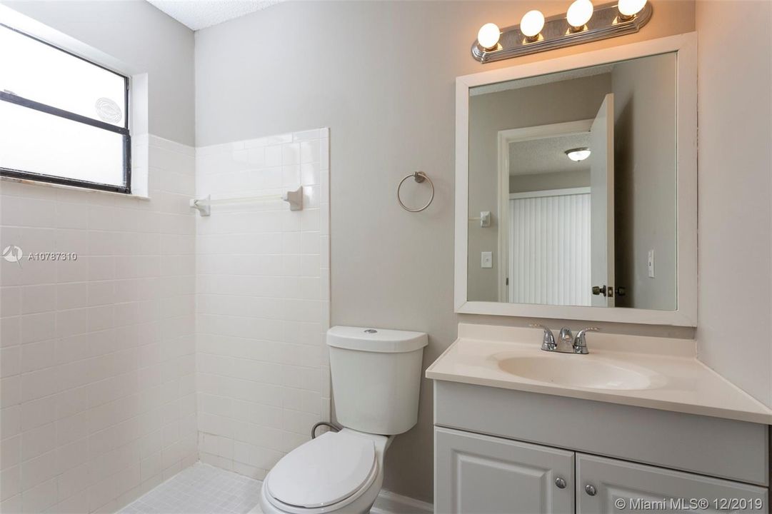 Recently Sold: $159,900 (2 beds, 2 baths, 1098 Square Feet)