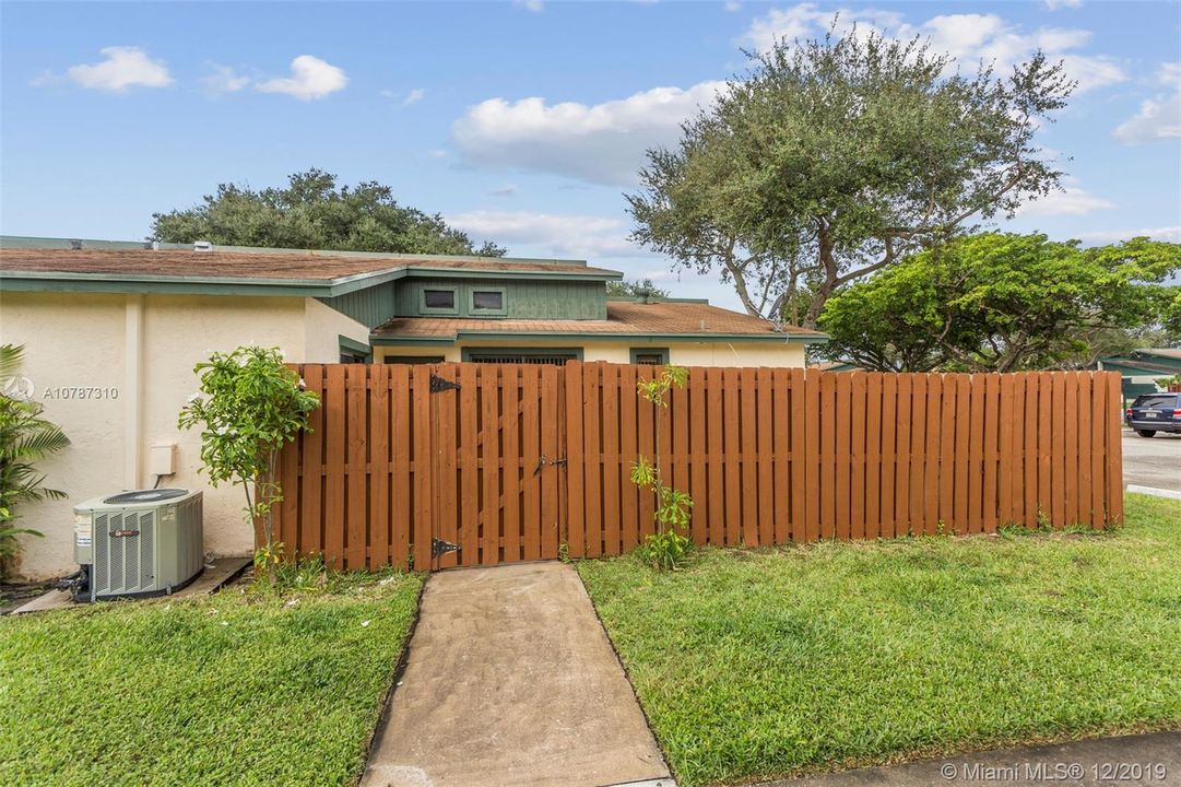 Recently Sold: $159,900 (2 beds, 2 baths, 1098 Square Feet)