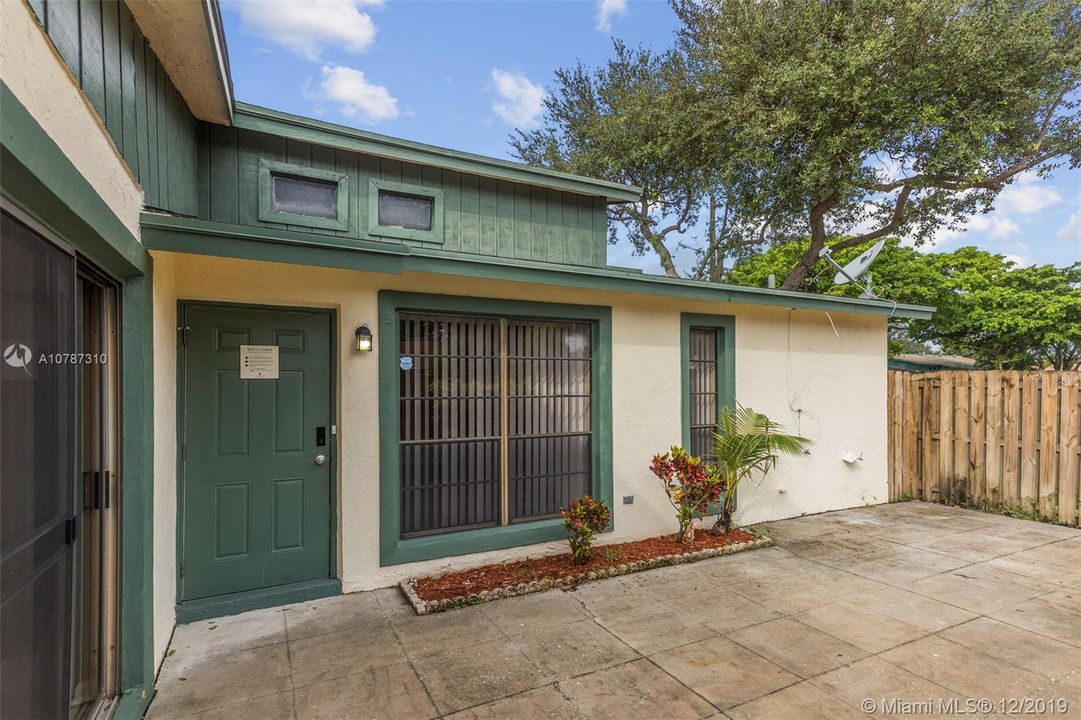 Recently Sold: $159,900 (2 beds, 2 baths, 1098 Square Feet)