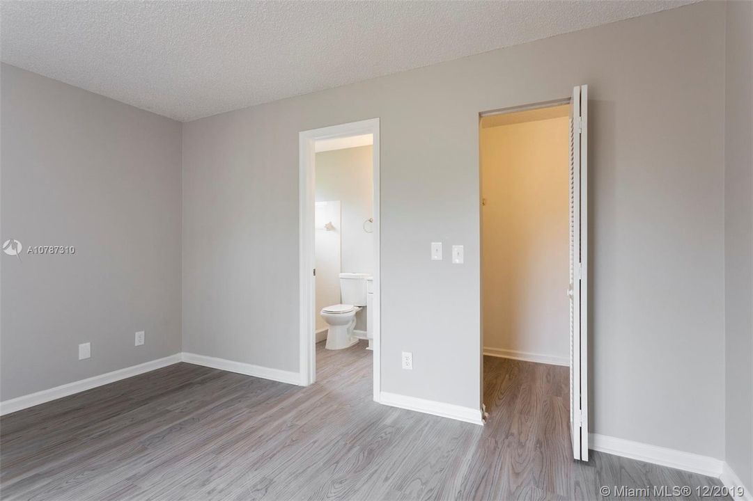 Recently Sold: $159,900 (2 beds, 2 baths, 1098 Square Feet)