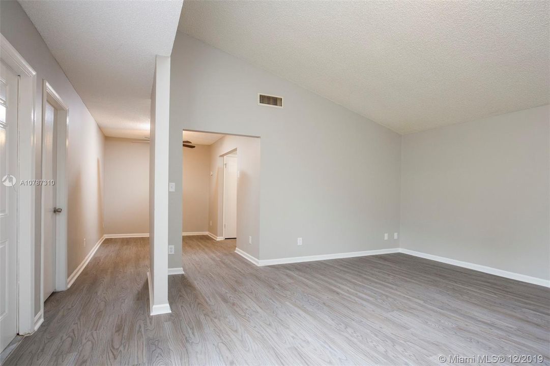 Recently Sold: $159,900 (2 beds, 2 baths, 1098 Square Feet)