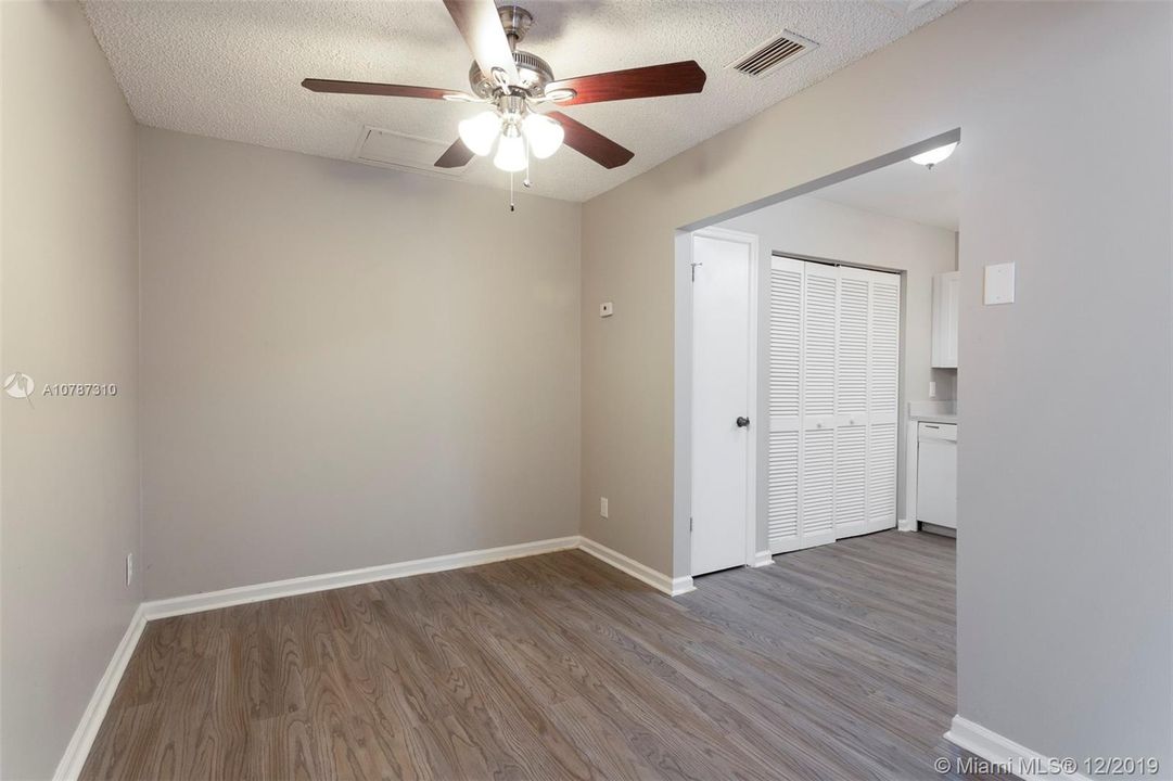 Recently Sold: $159,900 (2 beds, 2 baths, 1098 Square Feet)