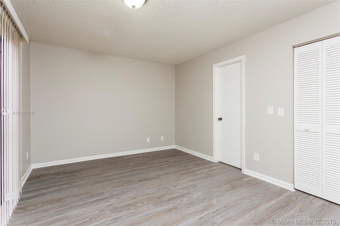 Recently Sold: $159,900 (2 beds, 2 baths, 1098 Square Feet)