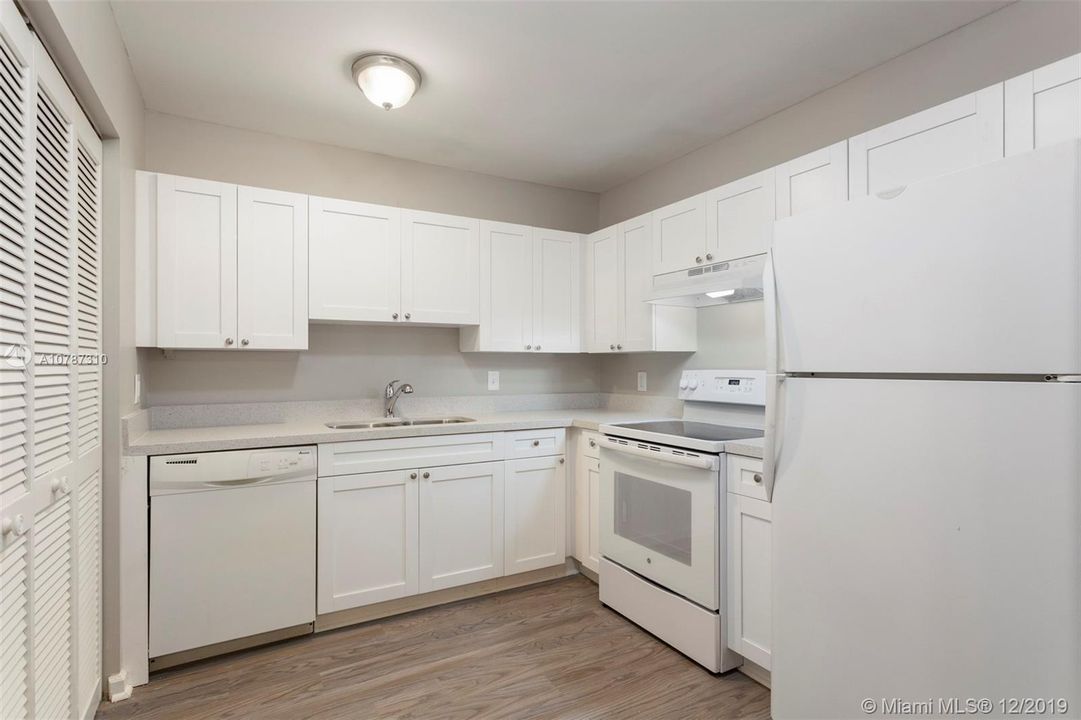 Recently Sold: $159,900 (2 beds, 2 baths, 1098 Square Feet)