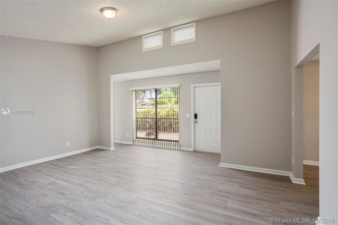Recently Sold: $159,900 (2 beds, 2 baths, 1098 Square Feet)