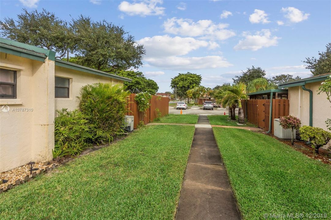 Recently Sold: $159,900 (2 beds, 2 baths, 1098 Square Feet)