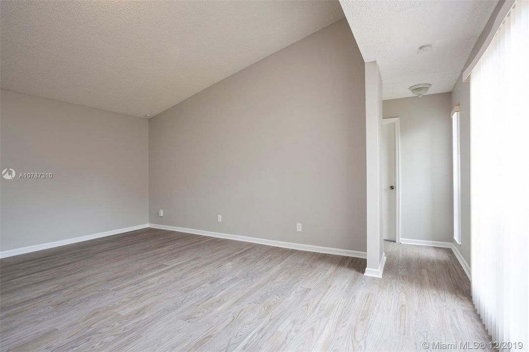 Recently Sold: $159,900 (2 beds, 2 baths, 1098 Square Feet)